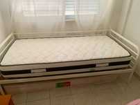 Cama de solteiro com colchão em bom estado