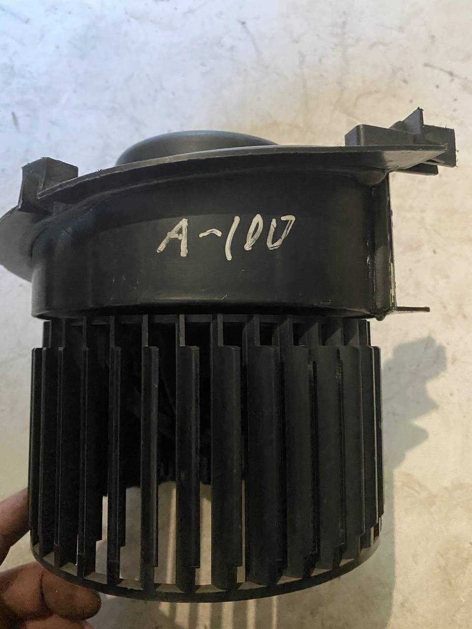 Вентилятор пічки моторчик Audi 100 Ауді 4A2 819 015A Авторозборка