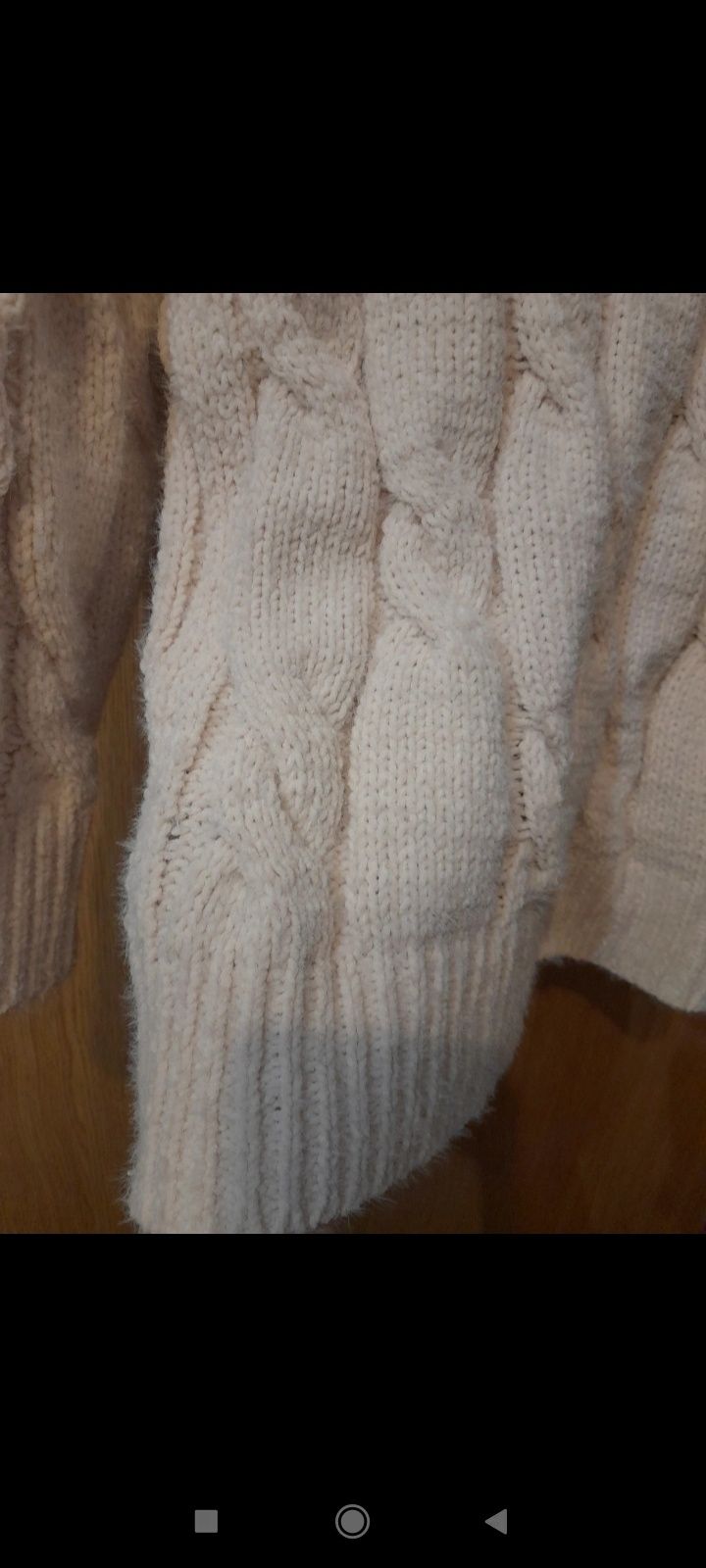 Beżowy sweter z grubym splotem Sinsay S