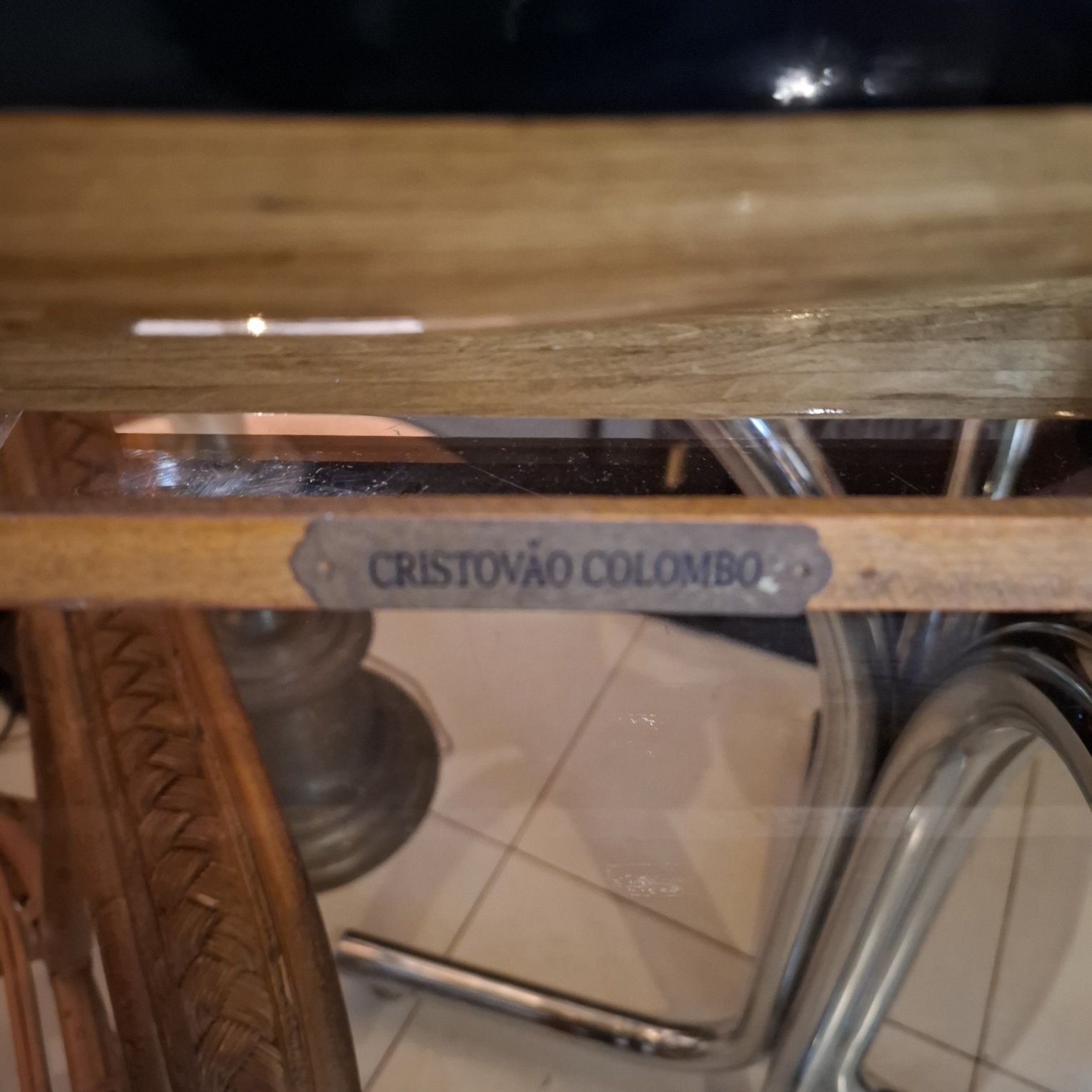 Veleiro Cristóvão Colombo em madeira e velas em tecido.