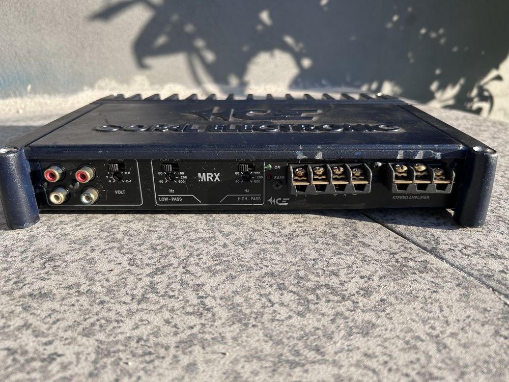 Amplificador para sistema de som automovel