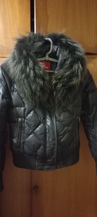 Пуховик зимовий у гарному стані