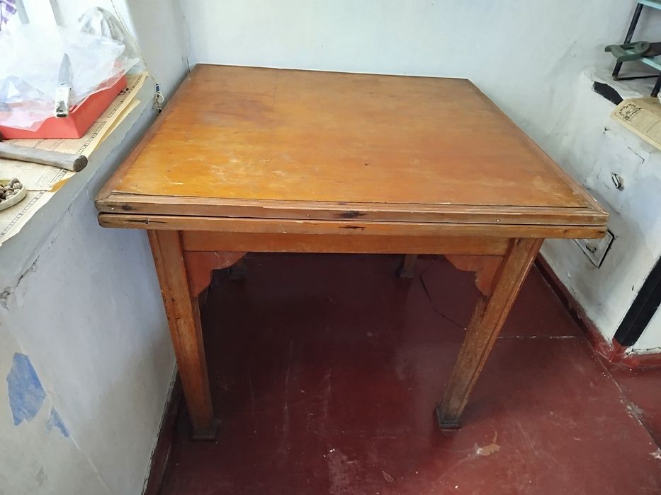 Міцний розкладний ретро стіл з натурального дерева