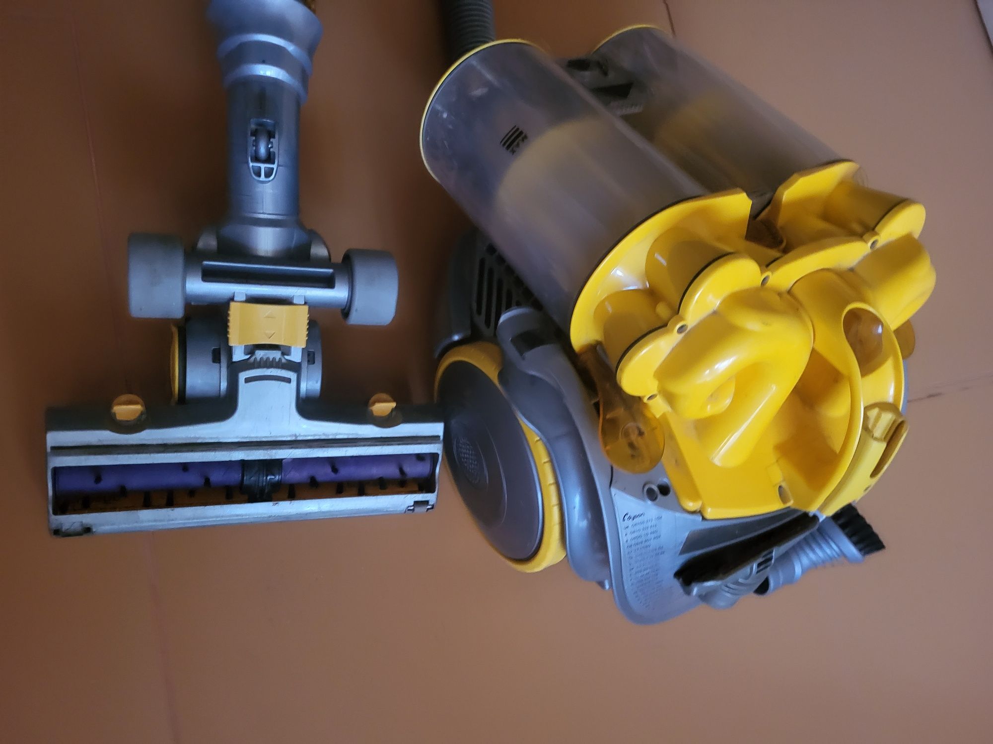 Пылесос Dyson.  Оригинал.