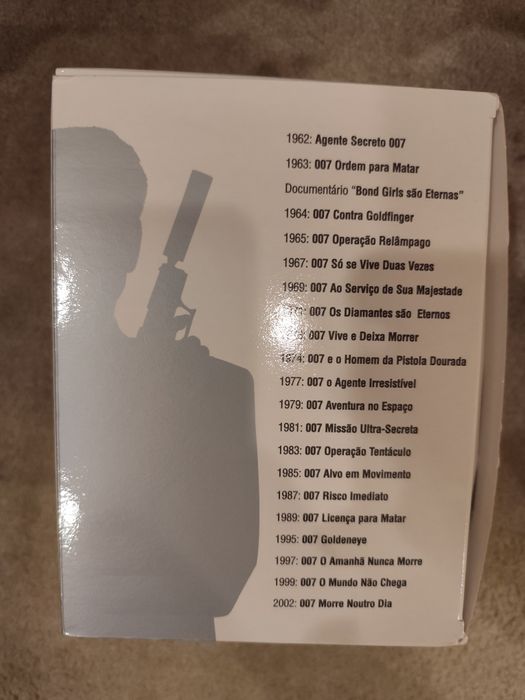Coleção de filmes em DVD do 007 James Bond.