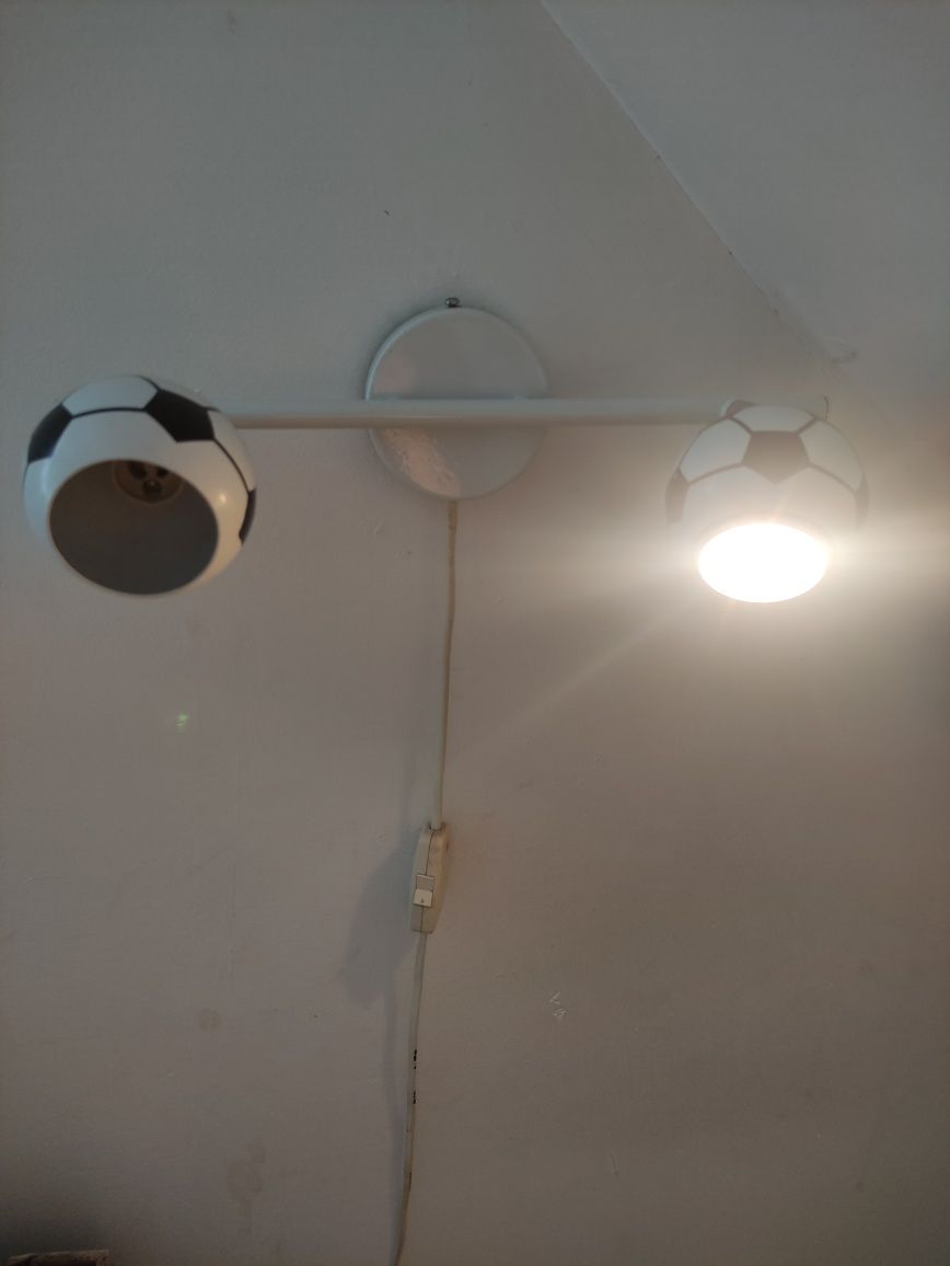 Lampa kinkiet dla miłośnika piłki nożnej