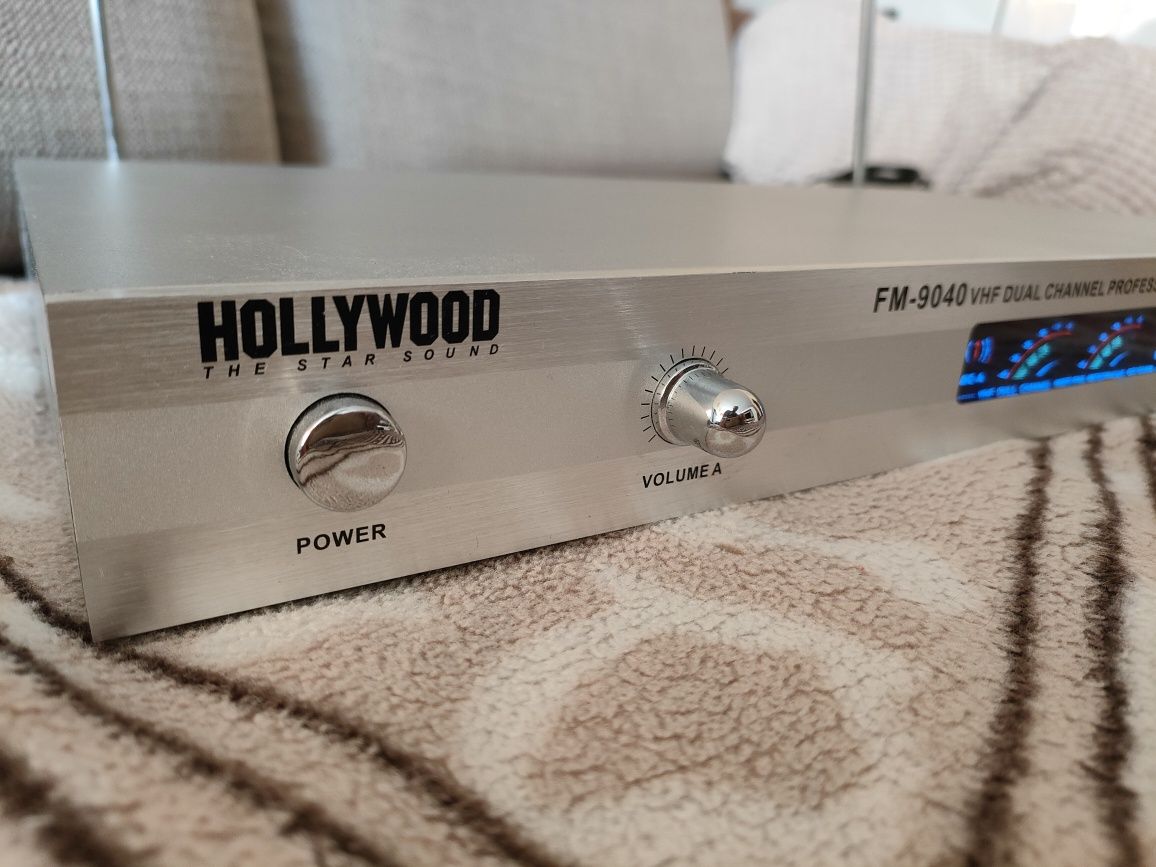 Dwukanałowy zestaw karaoke z mikrofonami bezprzewodowymi Hollywood
