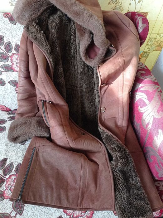 Продам жіночу дубленку.