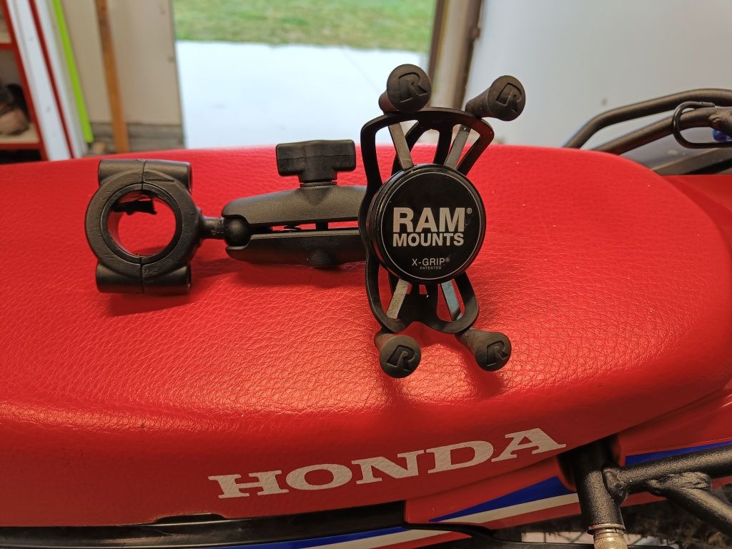 Uchwyt na telefon motocyklowy RAM Mounts  X-GRIP na kierownice ramę