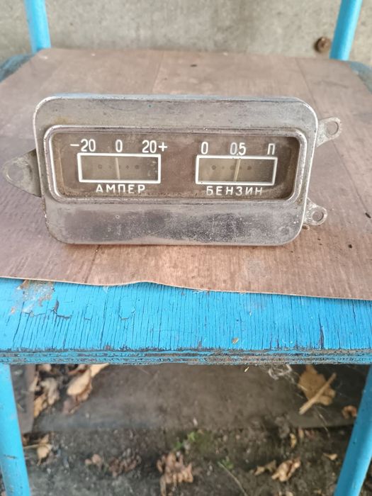 Приборка москвіч 403   200 грн