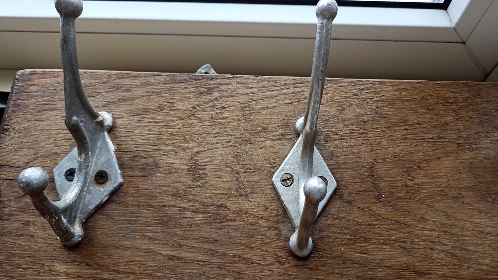 Вешалка на 6 AL гачків фабрична часів СРСР у нормальному стані