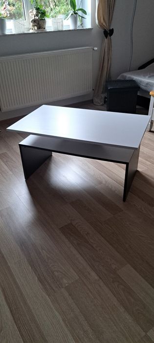 Stolik bialo -czarny o wymiarach 100×60×50