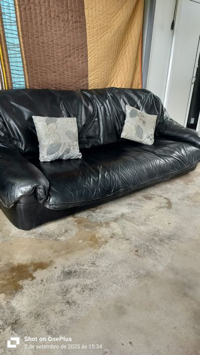 Sofa usado em cabedal