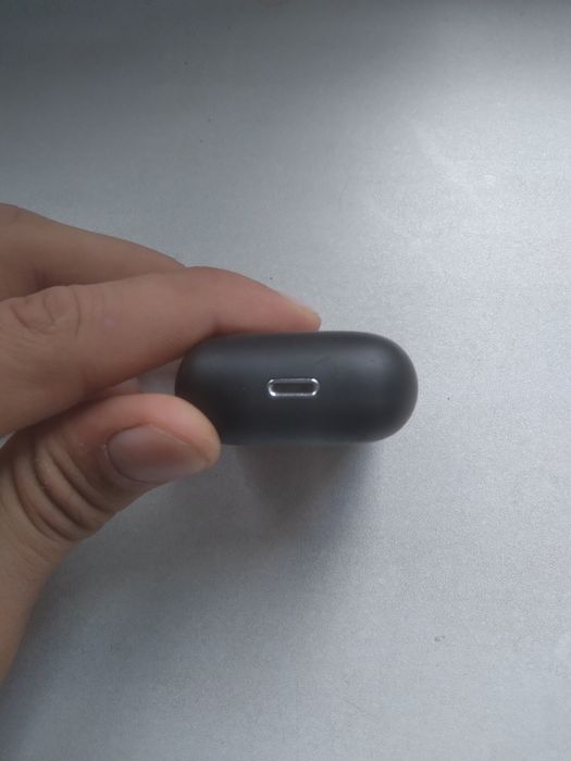 Продам Кейс для зарядки Airpods 2