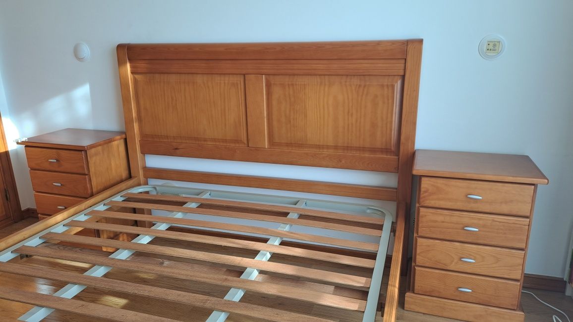 Urgente - Cama Casal Pinho + 2 mesas cabeceira