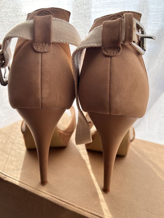 Szpilki sandały beż 38 stan idealny