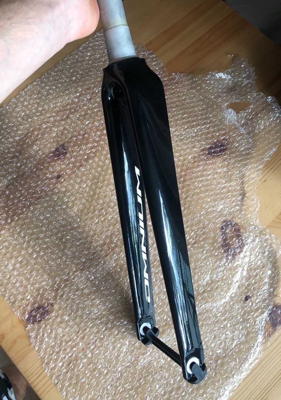 Carbon Fork Omnium Ostre kolo