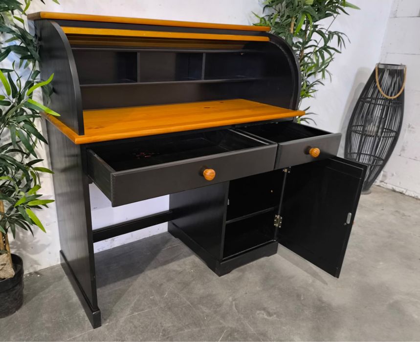 Bardzo ładny drewniany sekretarzyk. Dowóz