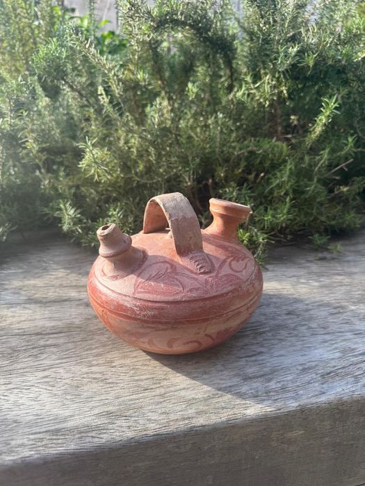 Bule/recipiente de cerâmica antigo artesanal