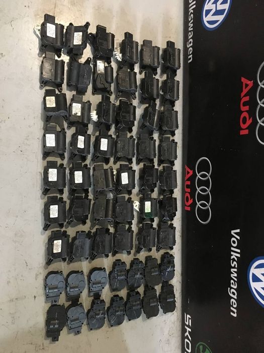 Моторчик привод заслонка пічки Пассат б6 б7 сс туран гольф 5 6 тігуан