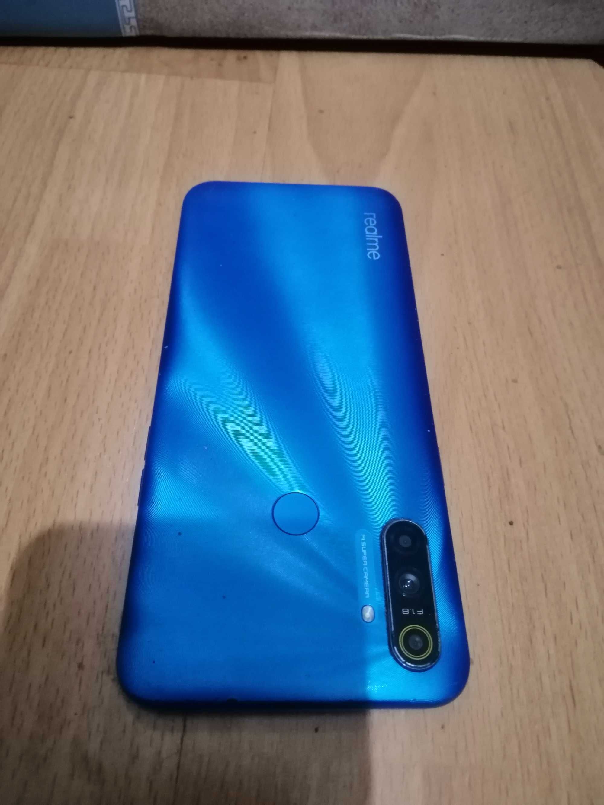Realme C3  3/64 ГБ цена 2800 майже новий,