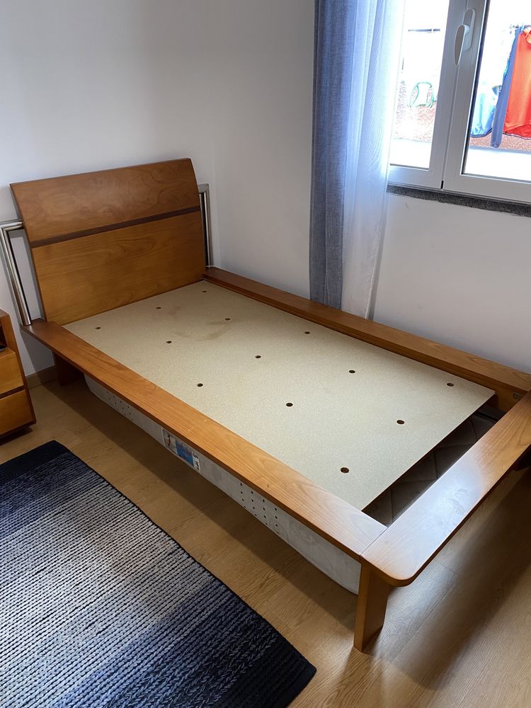 Cama solteiro em excelente estado