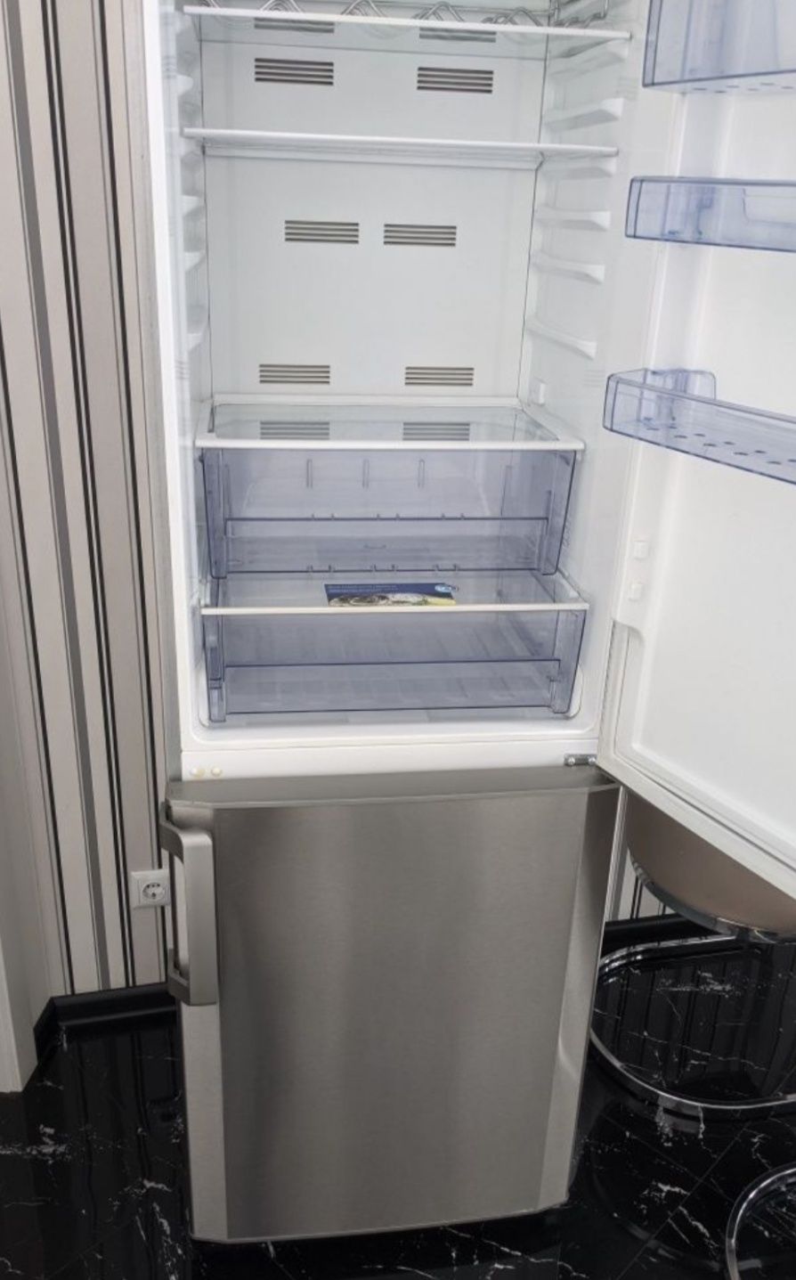 ХолодильникBEKO, б/у в отличном состоянии.