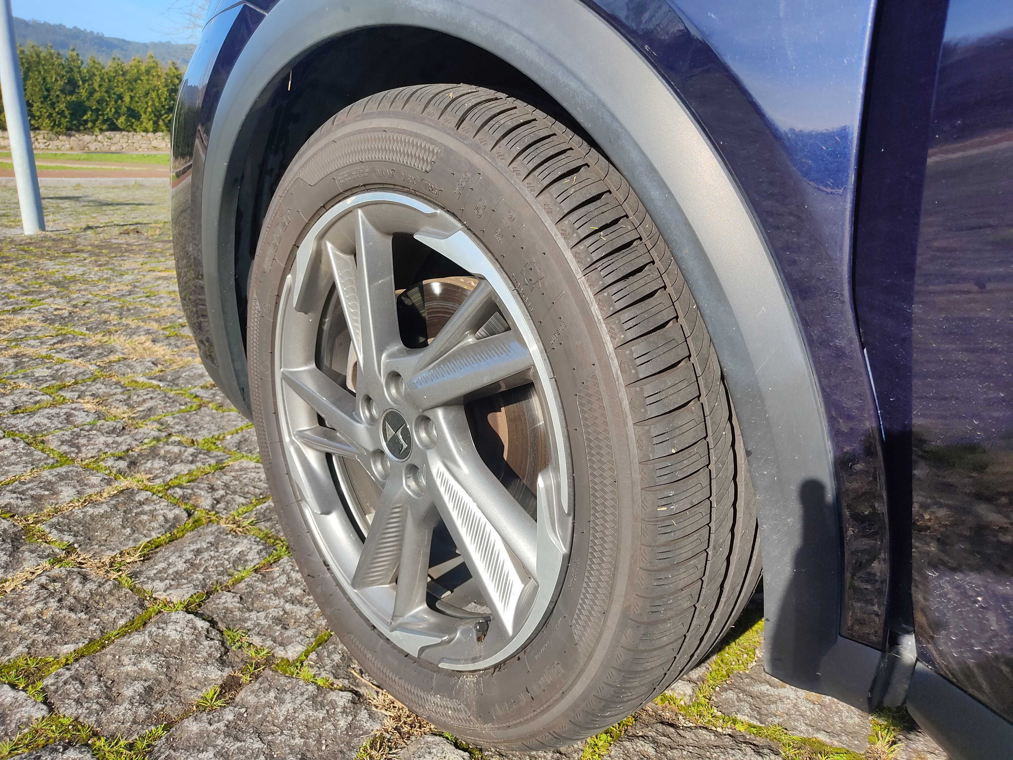DS7 PHEV. Rigorosamente impecável.