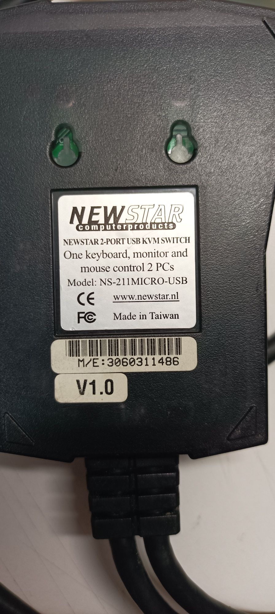 NEWSTAR NS-211MICRO-USB - 2-портовый USB KVM-переключатель VGA