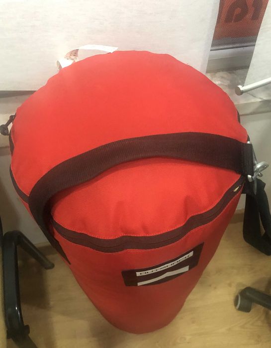 Boxe OUTSHOCK – Saco + Luvas + Suporte de parede (TUDO NOVO)