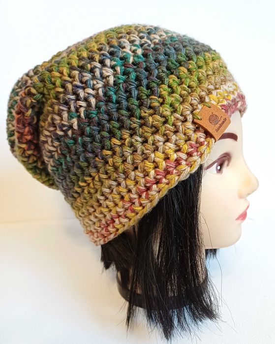 Długa czapka smerfetka zrobiona na szydełku