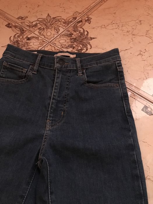 Темні джинси завужені