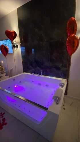 Apartament 2-4os de luxe JACUZZI  Gdynia niedaleko plaż WOLNE TERMINY