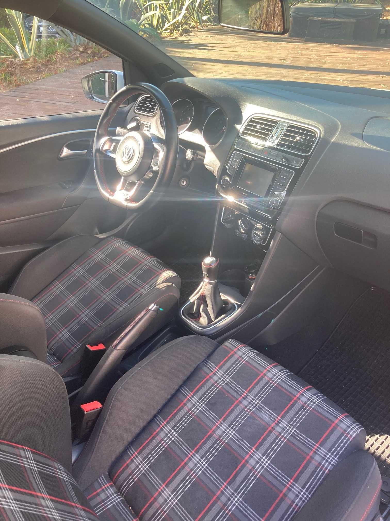 Polo GTI 2017 Manual - Baixos Kms - Impecável
