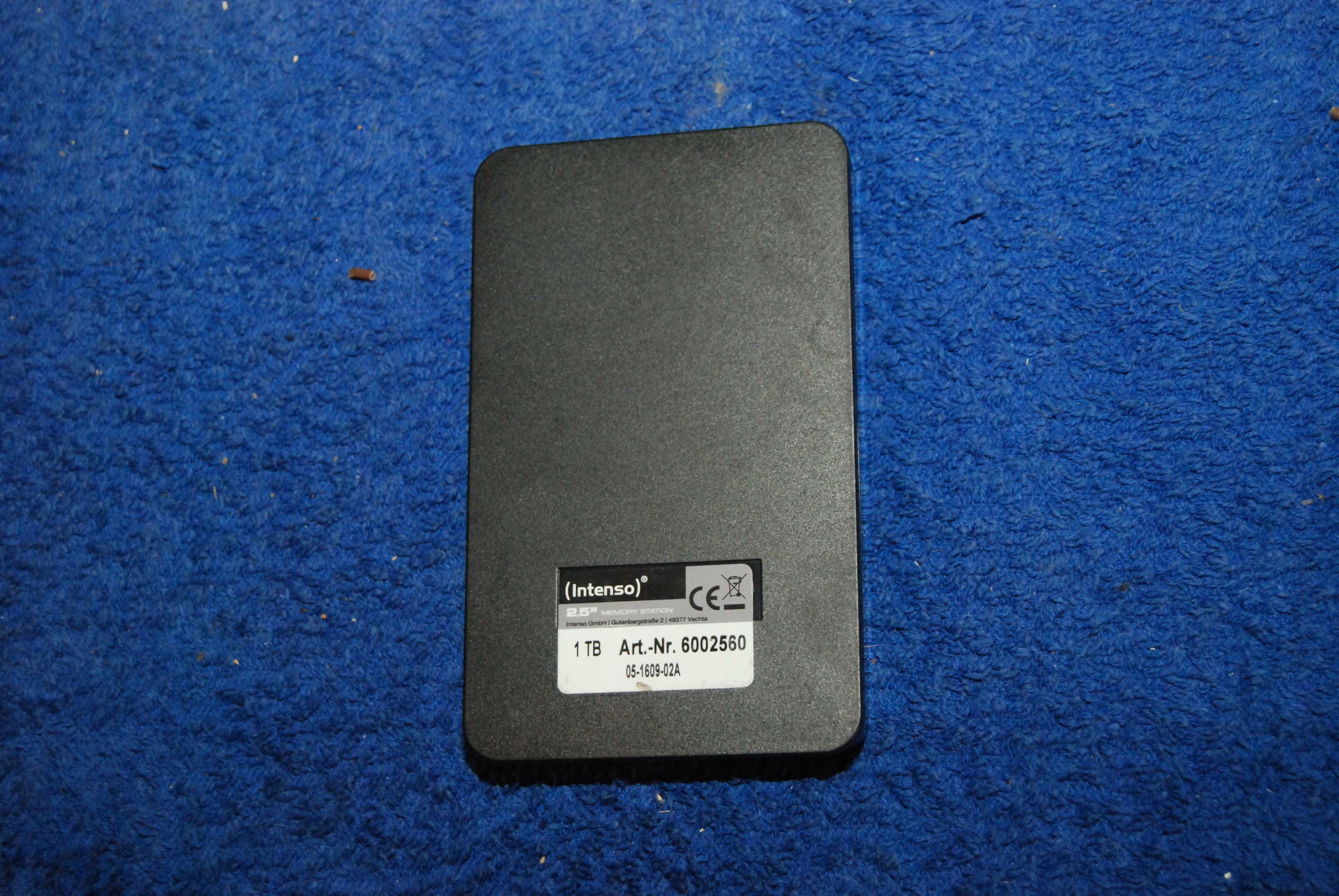 Dysk zewnętrzny 1 TB.