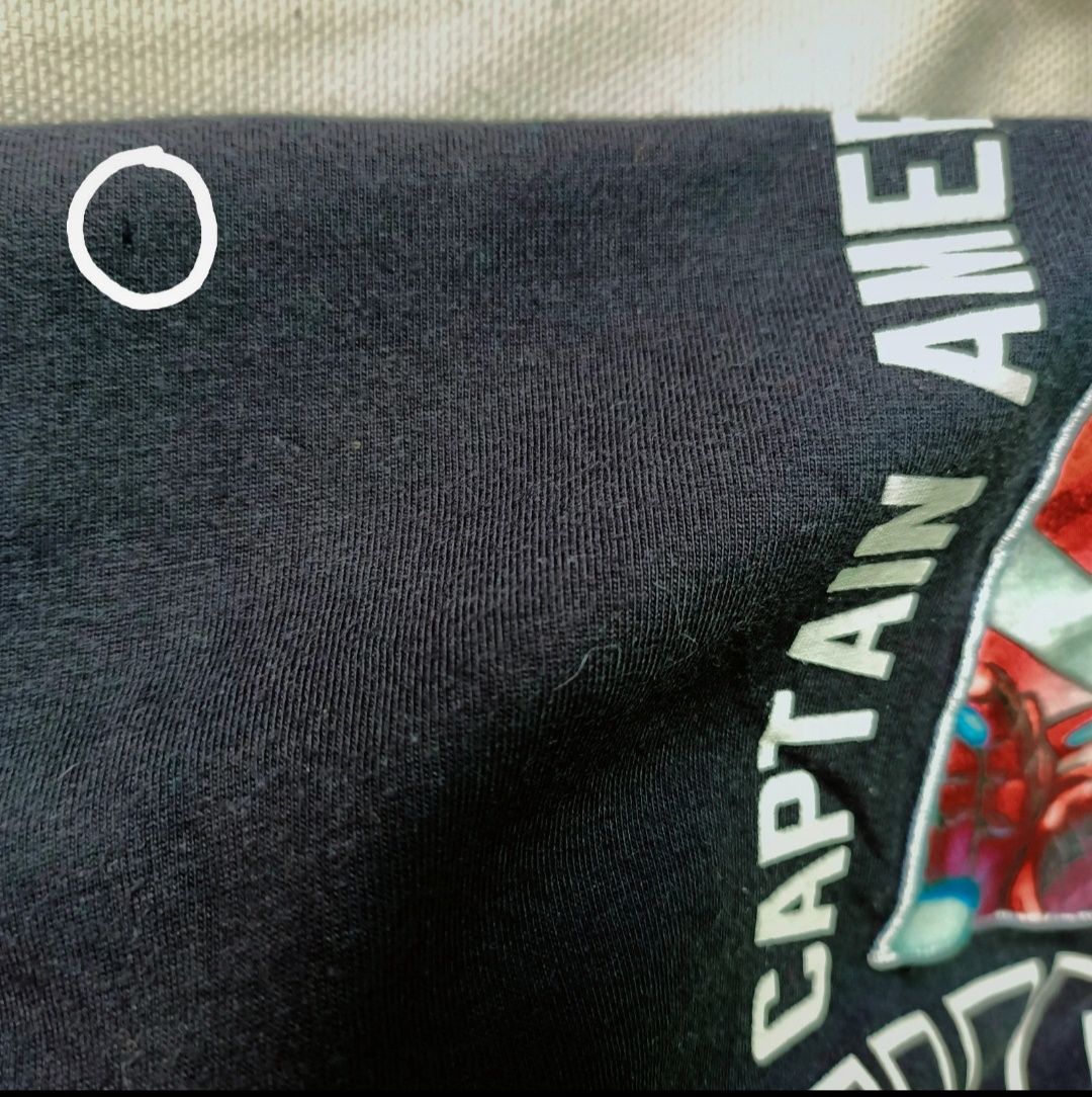 Next Granatowy t-shirt dla chłopca z bohaterami filmu Avengers Marvela