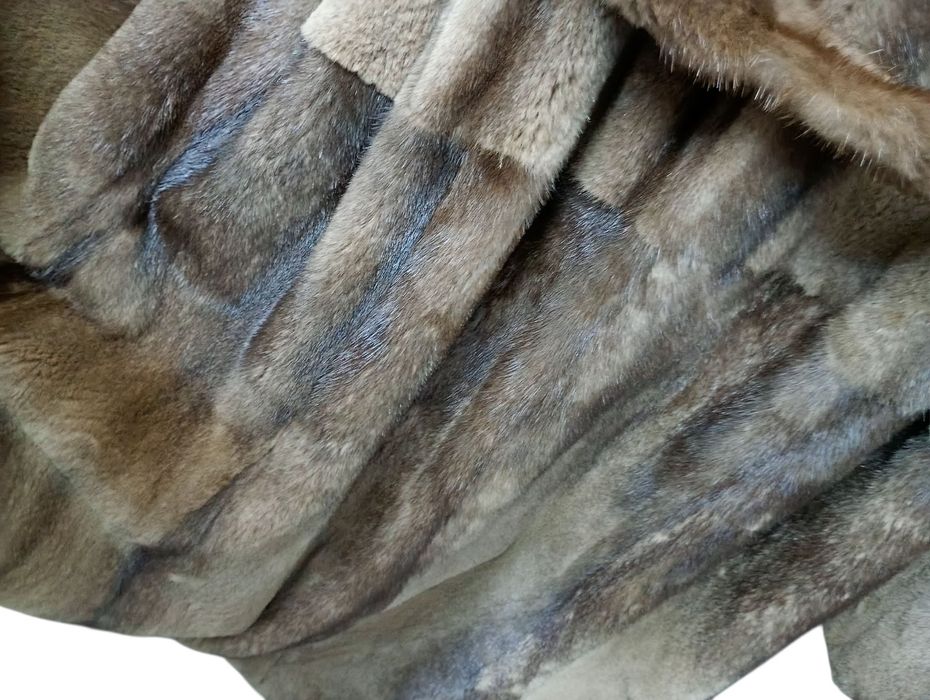 Новая.Длина 113см, Ог 110см. Норковая шуба с соболем. Натуральная шуба