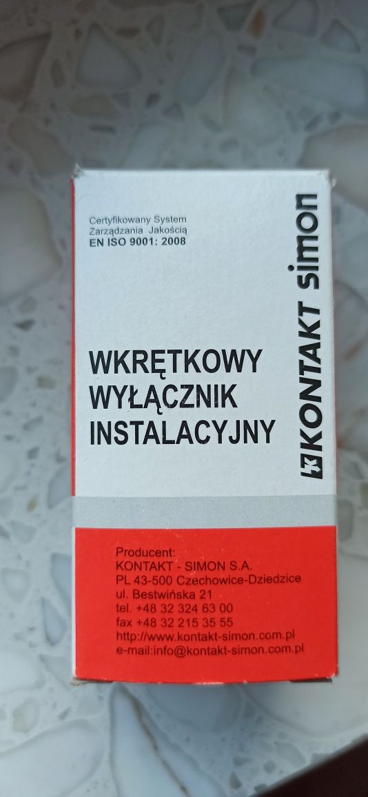 Wkrętowy wyłącznik instalacyjny.Automat bezpiecznik 16A