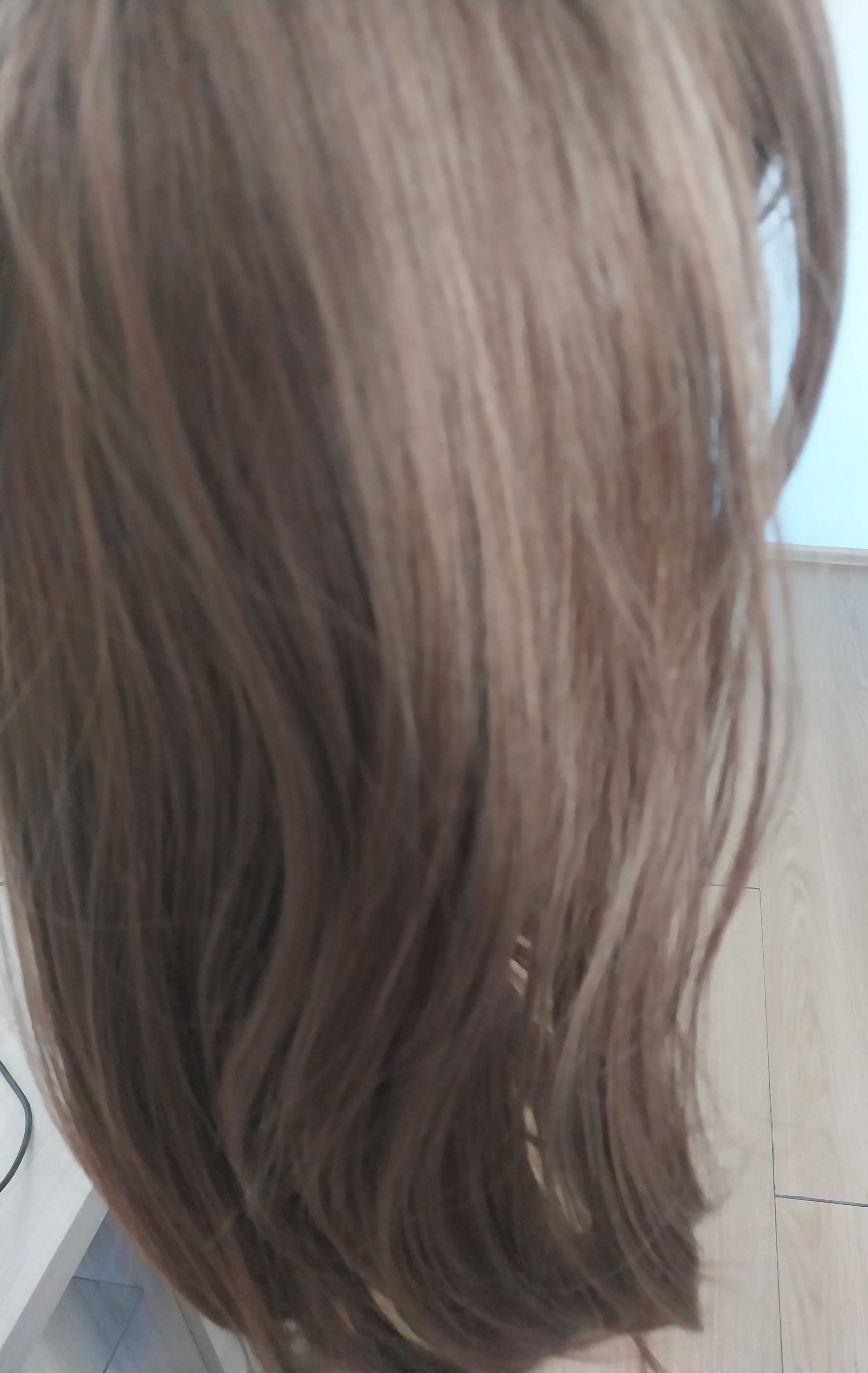 Naturalna jasnobrązowa peruka
