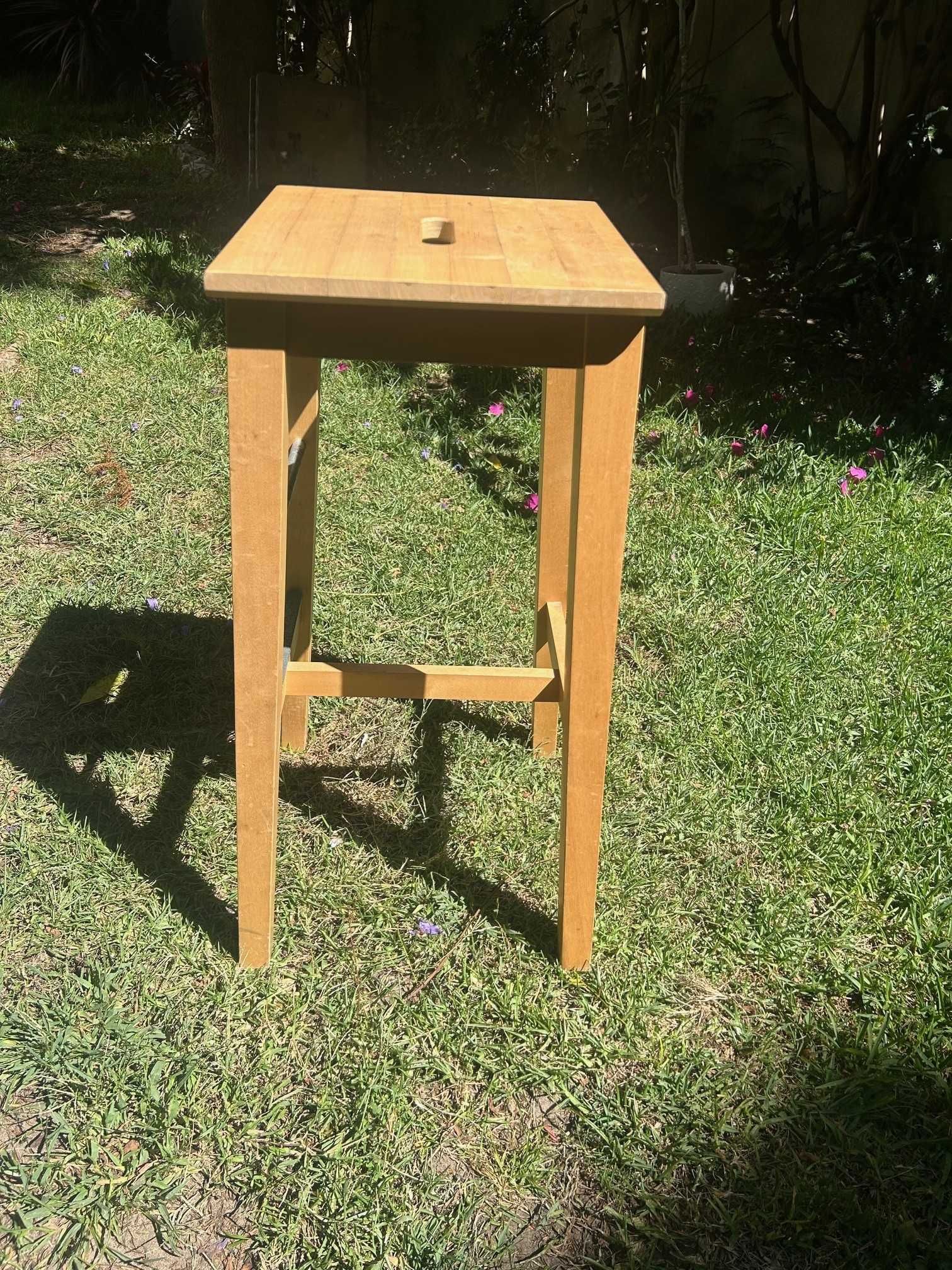 Mesa alta de cozinha + 3 bancos