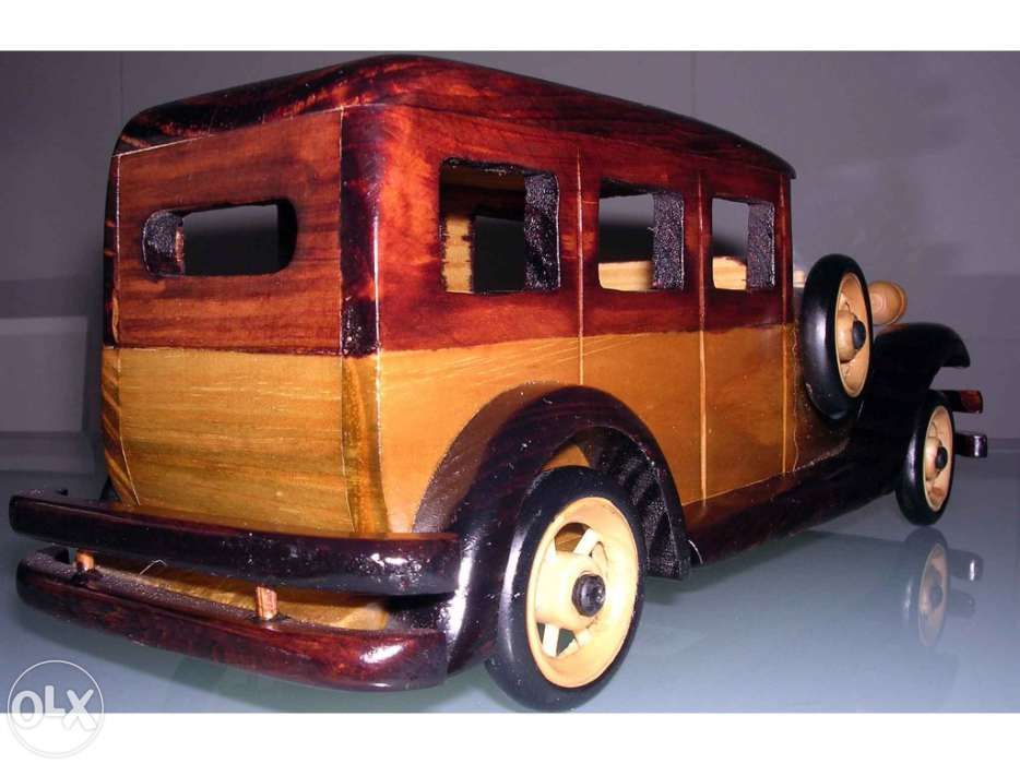 Carro de colecção em madeira para colecionadores