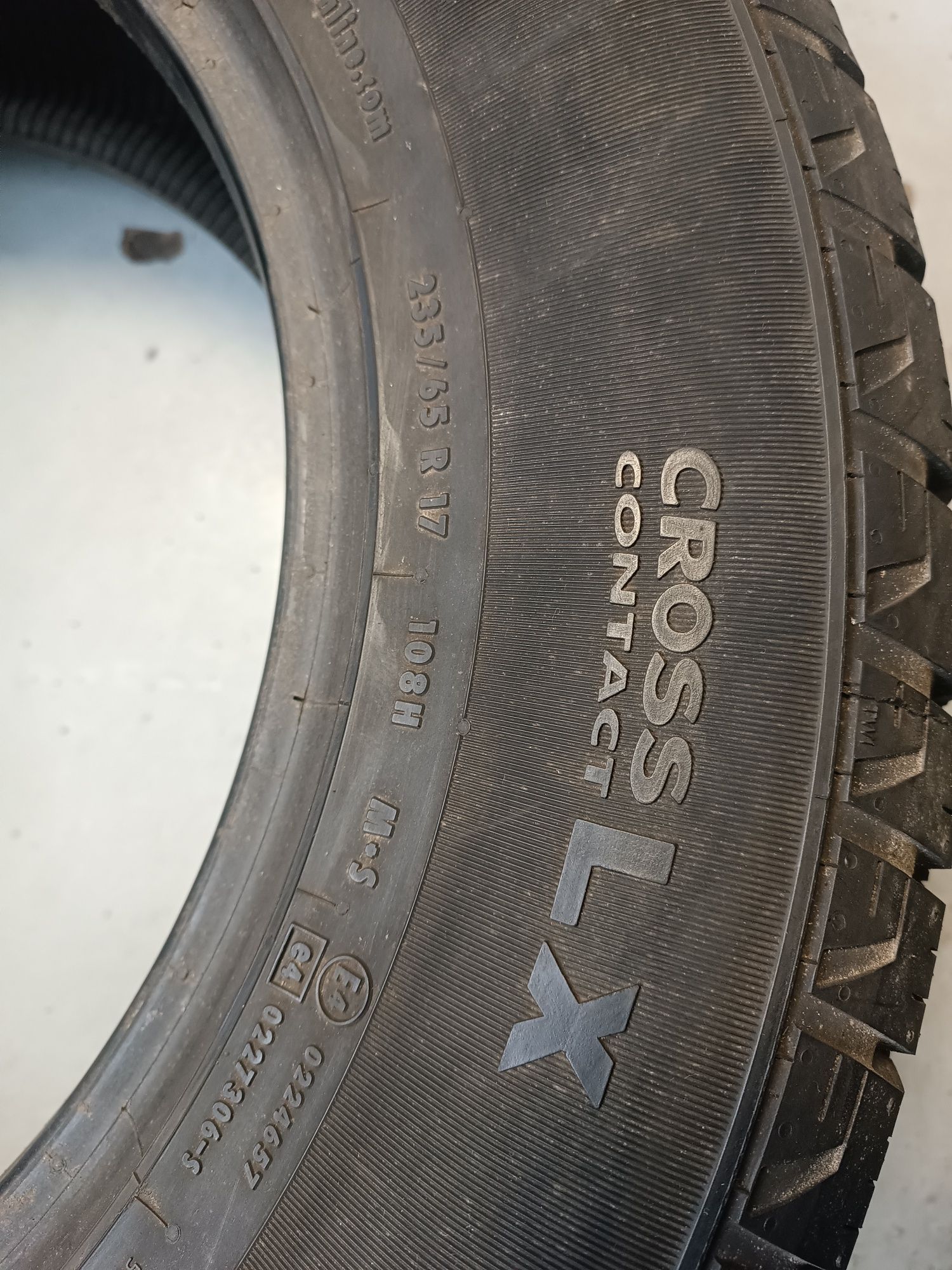 235/65R17 Continental Cross Contact LX