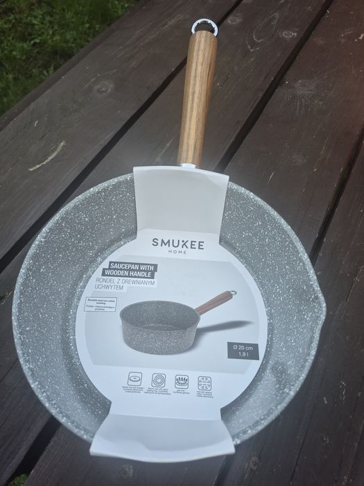 Smukee patelnia rondel z drewnianym uchwytem 20cm 1,9 l