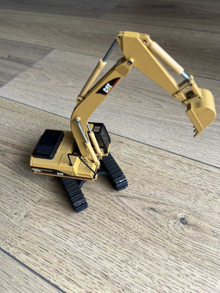 NZG Modelle 367 Caterpillar koparka zabawka retro