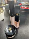 Korektor chanel B10 plus cienie w plynie