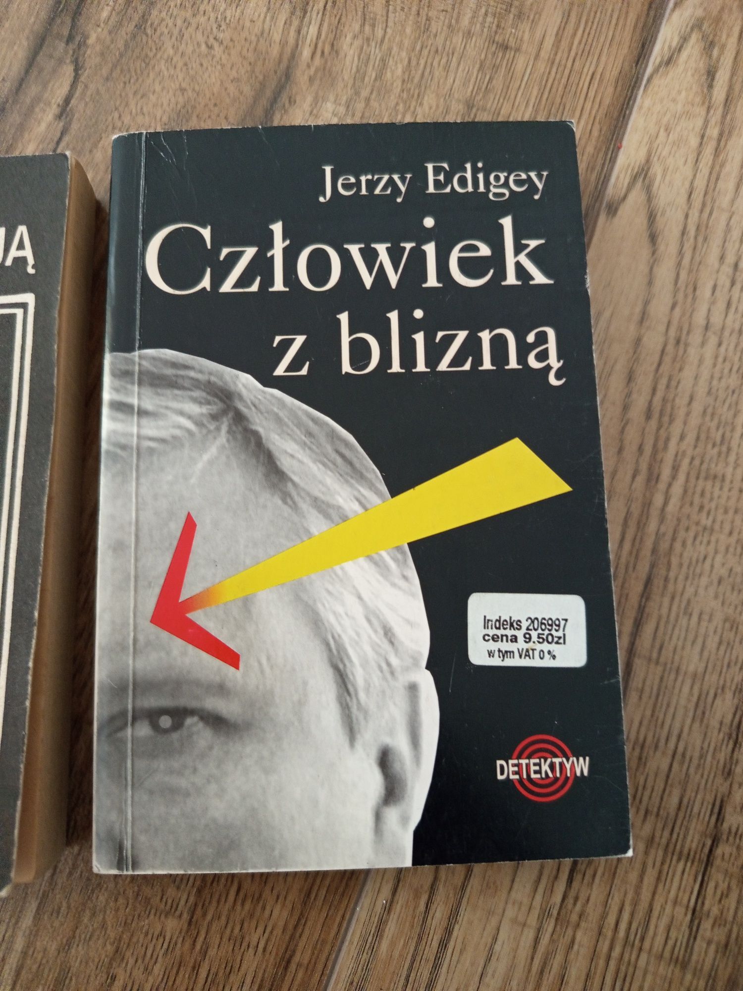 Człowiek z blizną Jerzy Edigey Umarli nie zdradzają Peter Driscoll