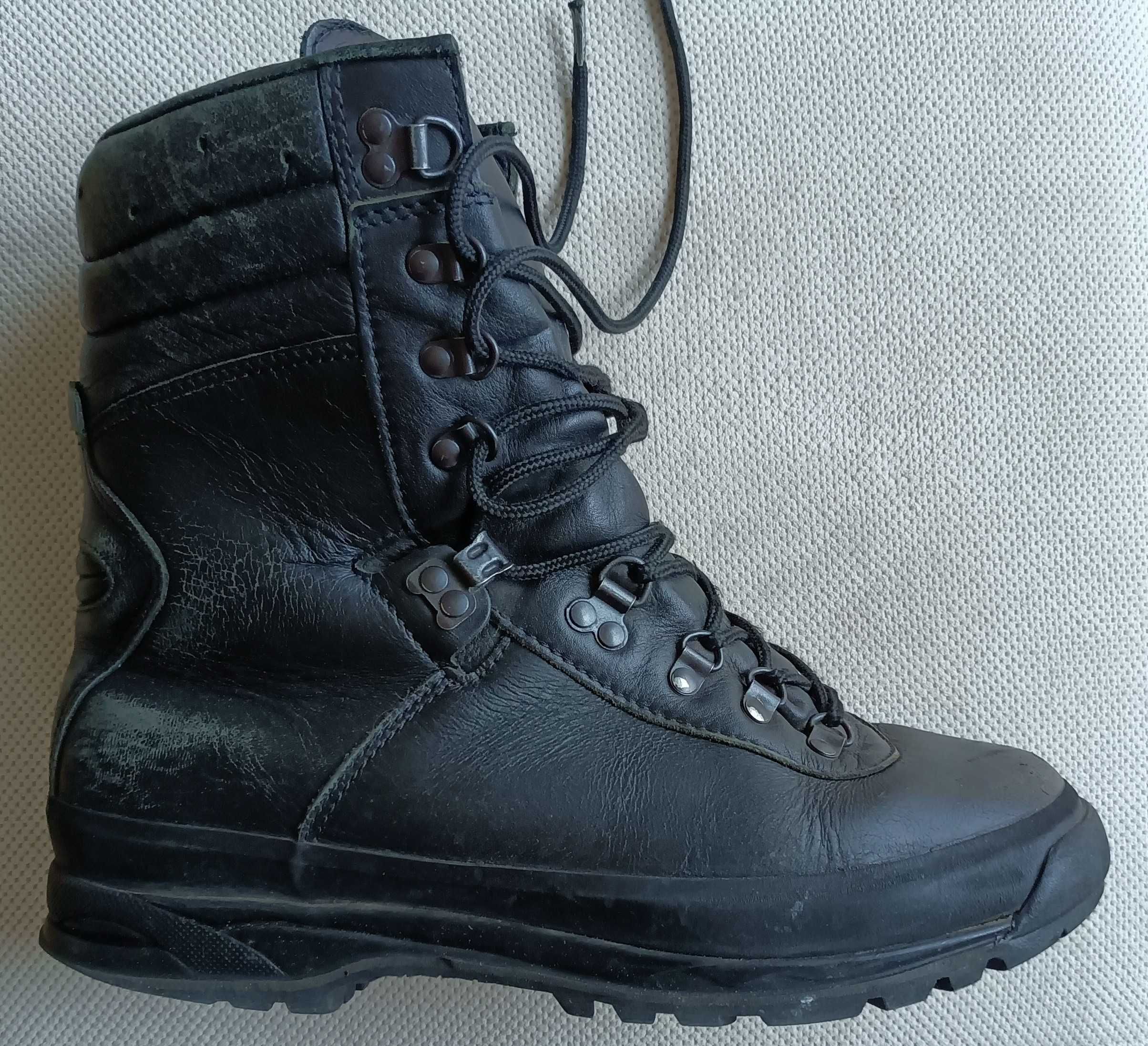 Buty wojskowe z podeszwą Vibram. Rozmiar - 27..