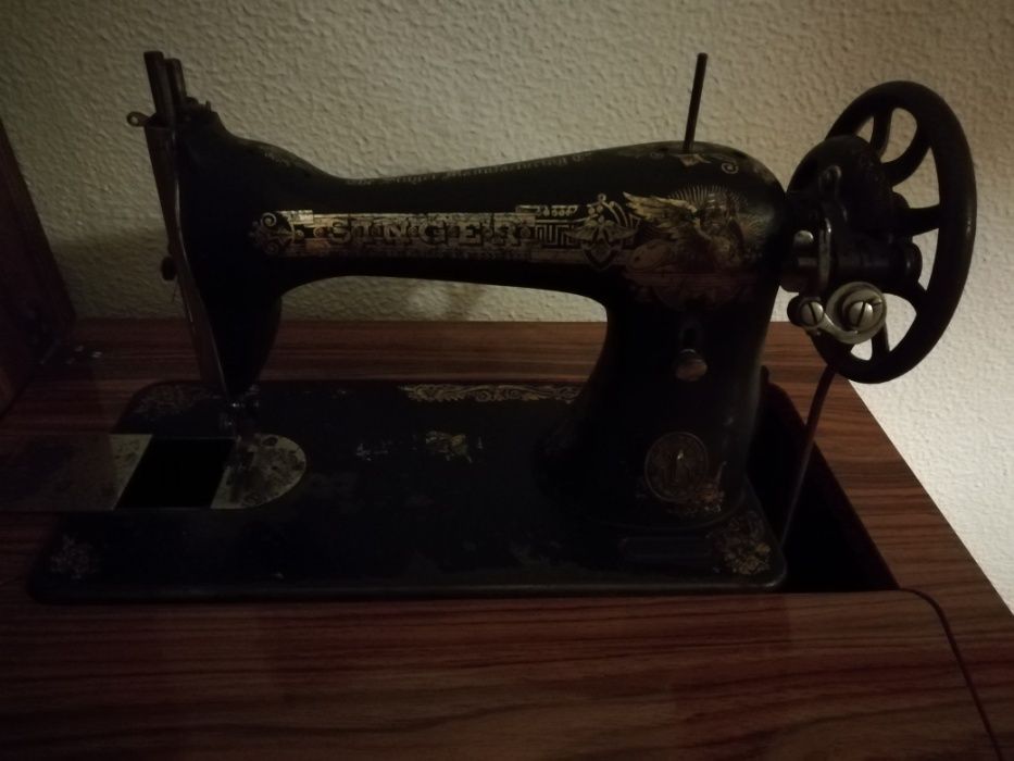Máquina de costura Singer Antiga