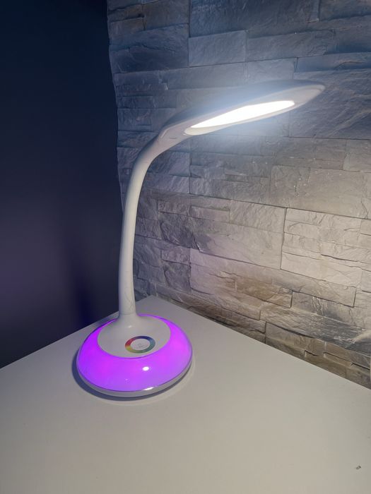 lampka z ledami w roznych kolorach
