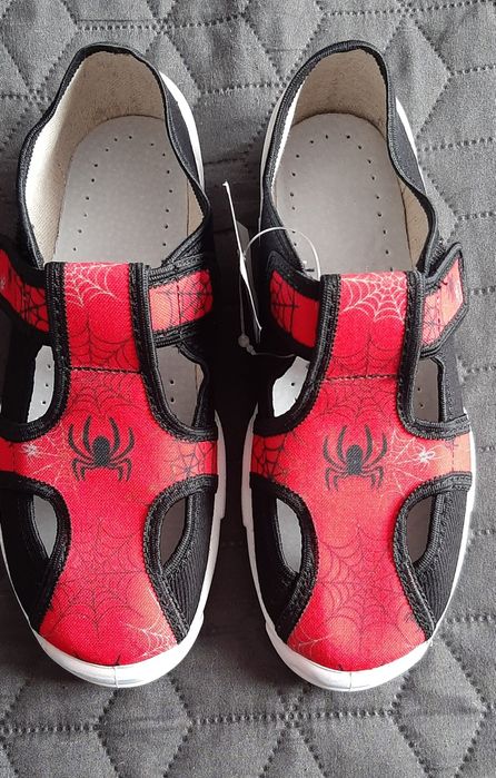 13. Kapcie przedszkolne Zetpol Szymon spider rozm. 33 NOWE